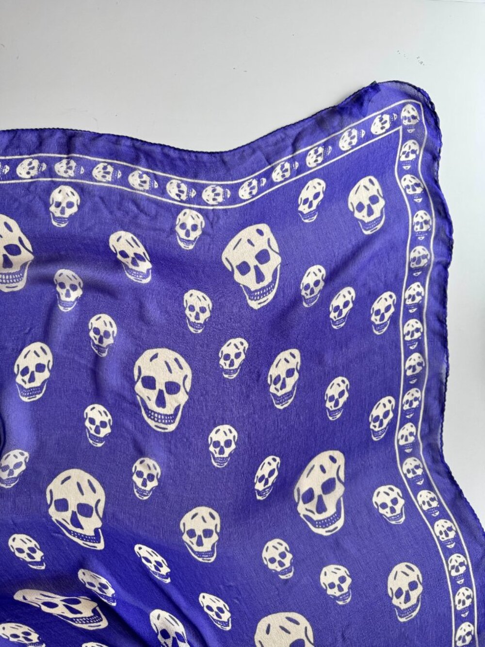ALEXANDER MCQUEEN Skull Motif Purple Silk Chiffon Large Square Scarf - Picture 5 of 14